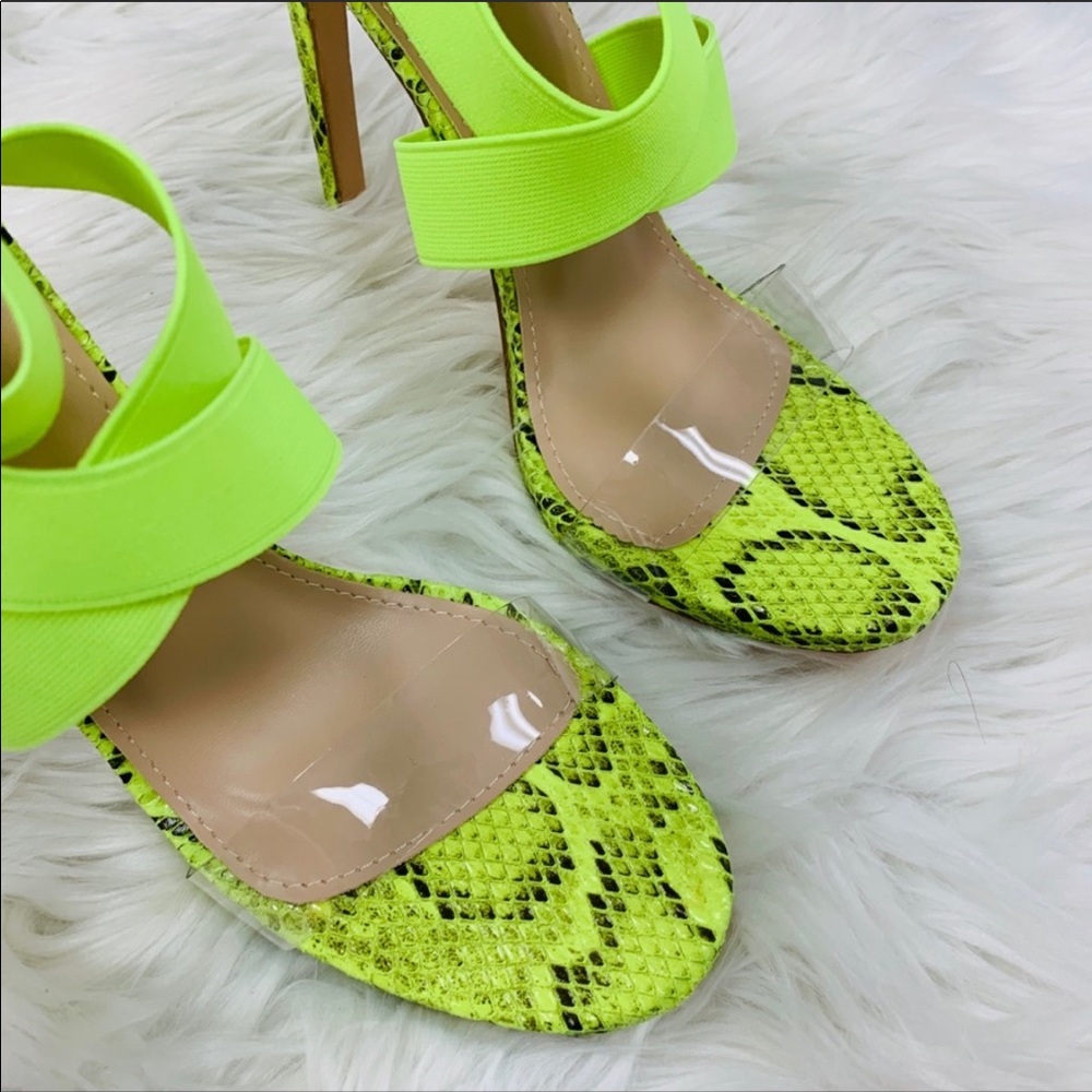 Neon Green snake ๐ print heels with clear strap - Picture 2 of 3